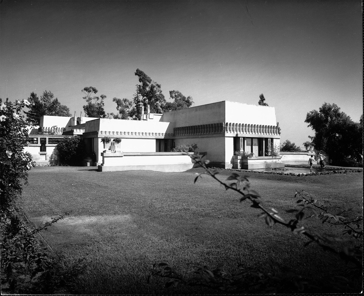Exterior view of the Hollyhock House, Los Angeles, 1921, The Getty Research Institute<p>© Julius Shulman</p>