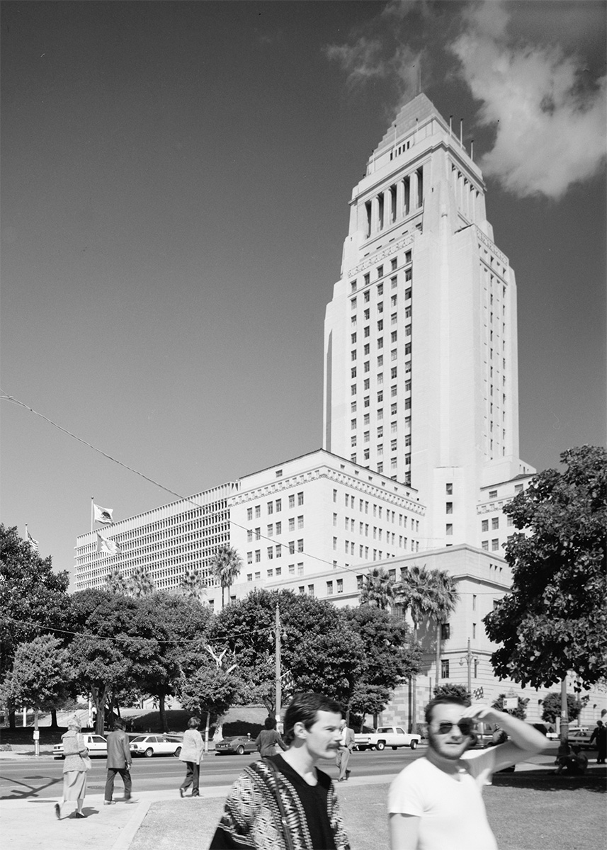 The Los Angeles City Hall - south facade and garden-park, October 1980, Library of Congress<p>© Julius Shulman</p>