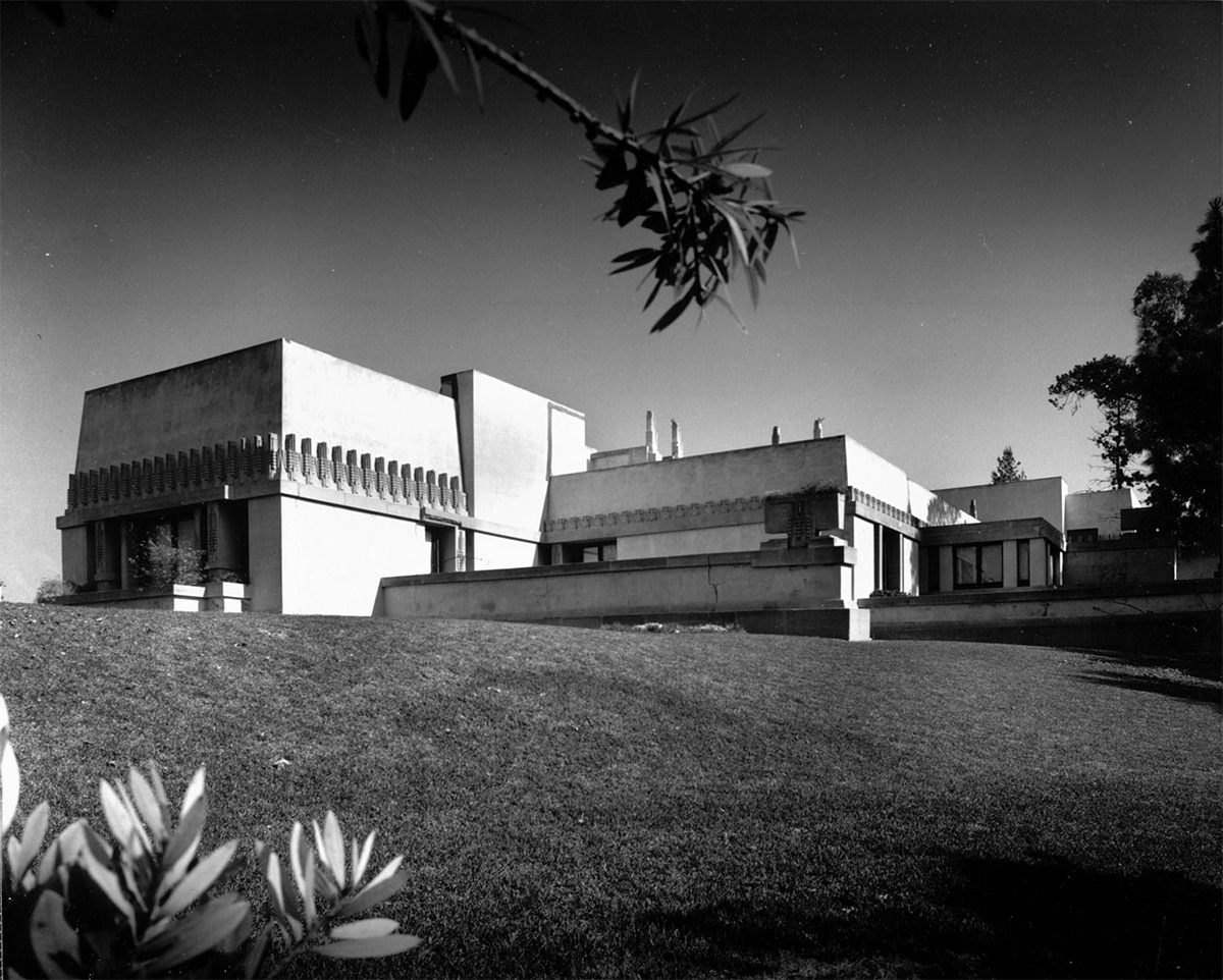 Exterior view of the Hollyhock House, Los Angeles, 1921, The Getty Research Institute<p>© Julius Shulman</p>