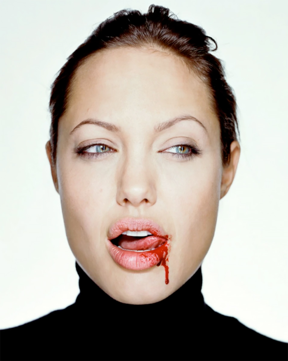 Angelina with blood 2000<p>© Martin Schoeller</p>
