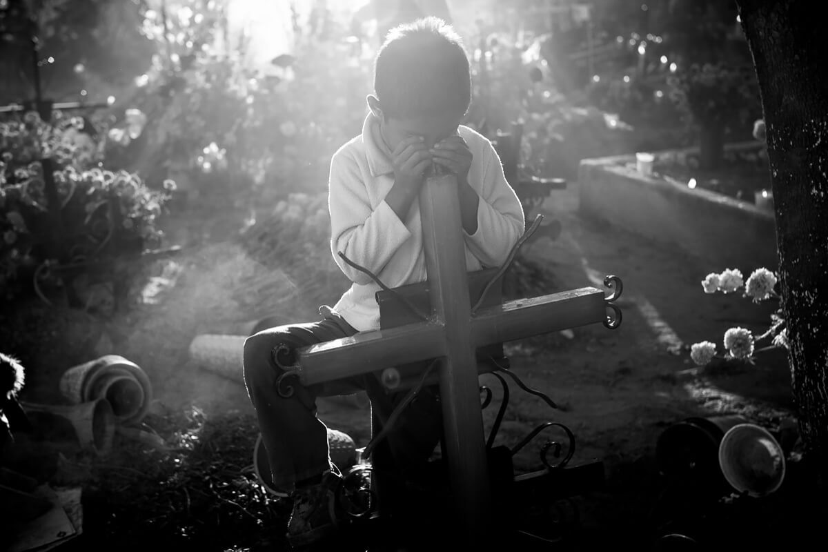 Boy Praying<p>© Oliver Stegmann</p>