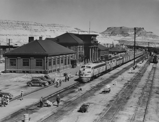 Westbound City of Los Angeles 2 p.m. Train #103 at Green River, WY, City of San Francisco 1:40 p.m. in Far Distance, 1952<p>© Richard Steinheimer</p>