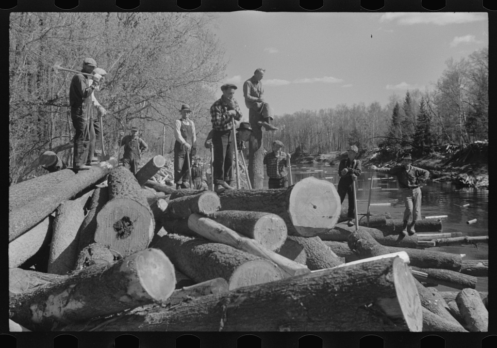 Rolling logs into river near Littlefork, Minnesota, c. 1937 @ Library of Congress<p>© Roy Stryker</p>