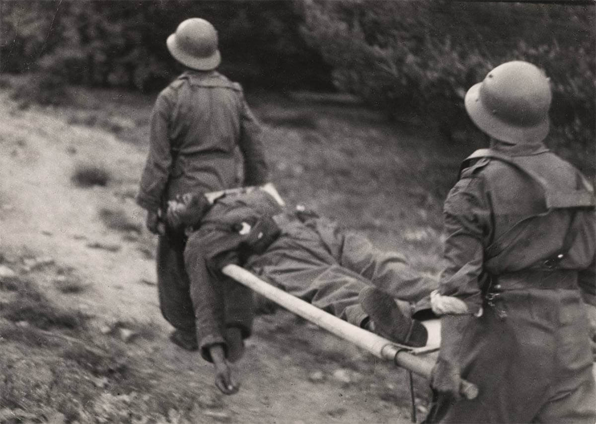 A 1937 photograph by Taro of Republican soldiers at the Navacerrada Pass in Spain<p>© Gerda Taro</p>