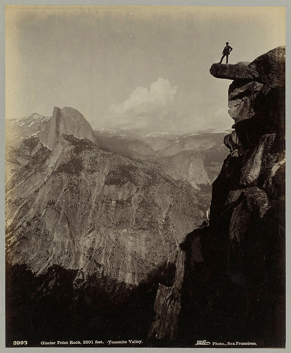 Man op Glacier Point Rock in Yosemite Valley Glacier Point Rock, 3201 feet. - Yosemite Valley. - Rijksmuseum<p>© Isaiah West Taber</p>