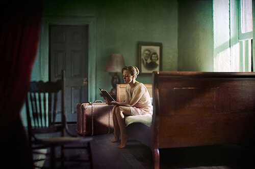 Woman reading<p>© Richard Tuschman</p>