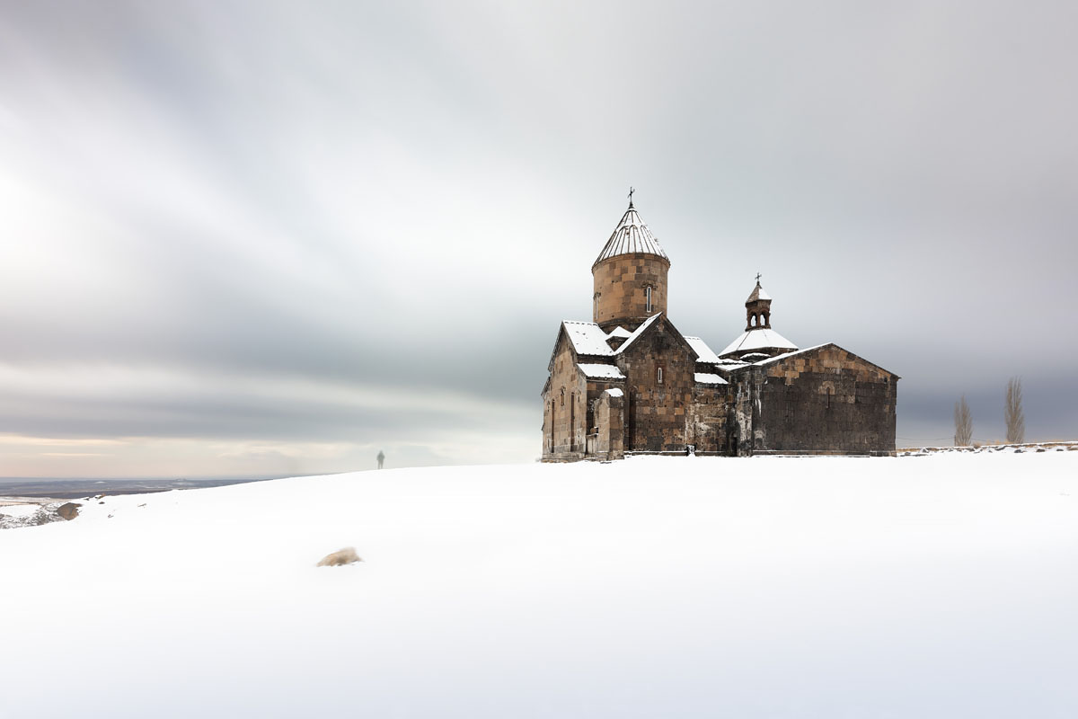 Stone and Candle: Saghmosavank Monastery<p>© Ted & Nune</p>