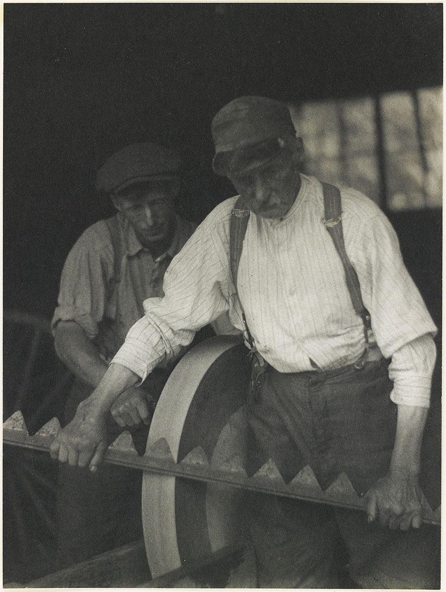 Two Men at Work, between circa 1916 and circa 1925 - Minneapolis Institute of Art<p>© Doris Ulmann</p>