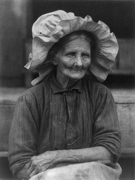 Old woman in sunbonnet, circa 1930<p>© Doris Ulmann</p>