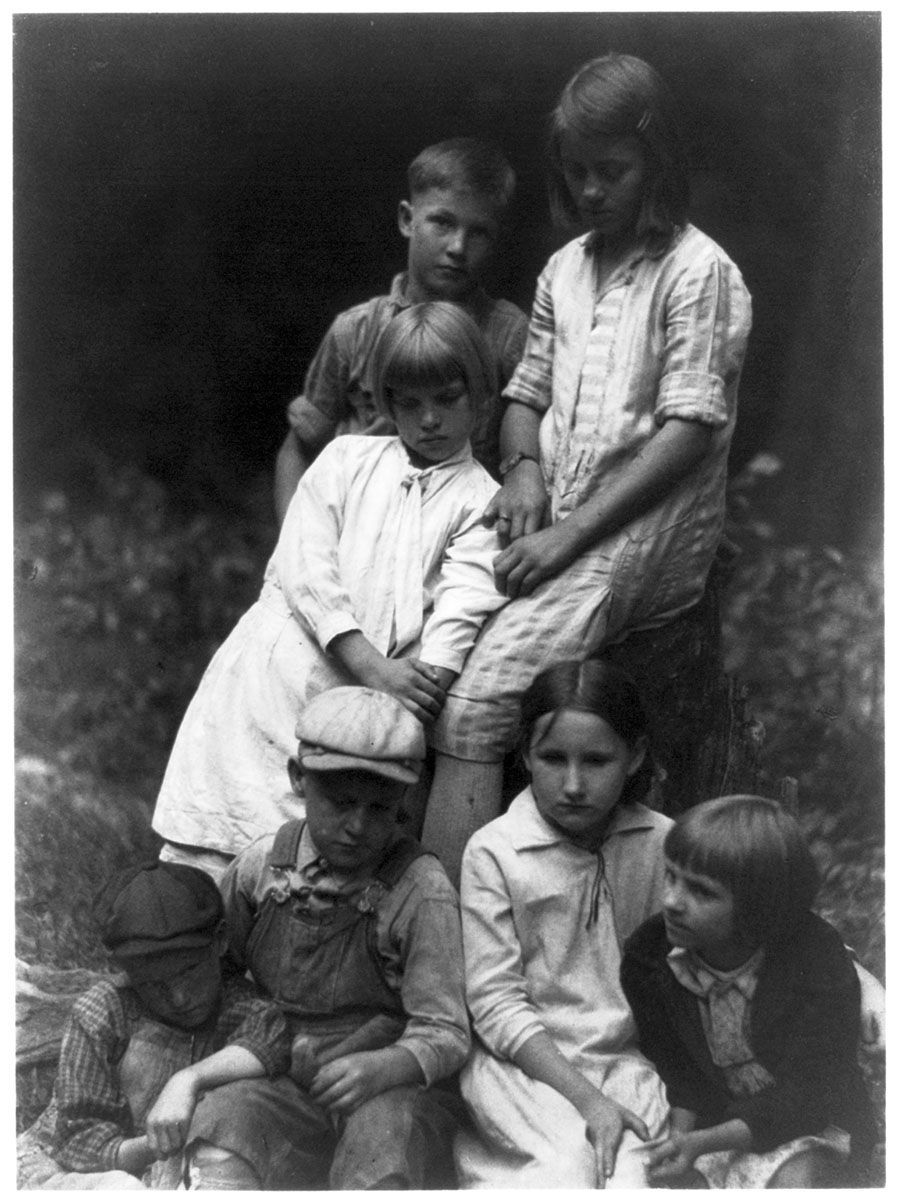 Group of seven children, circa 1930<p>© Doris Ulmann</p>