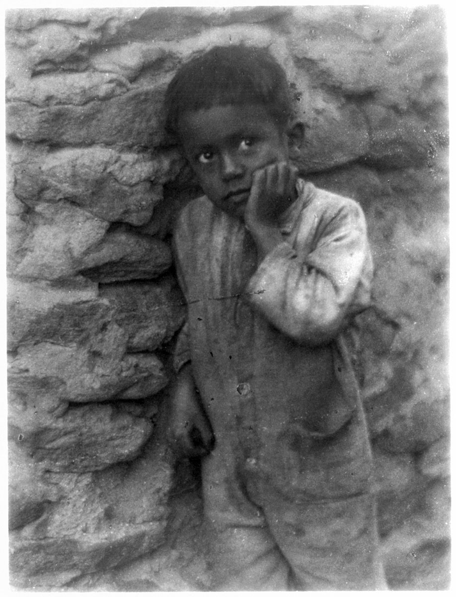 Black child against stone wall, circa 1930<p>© Doris Ulmann</p>
