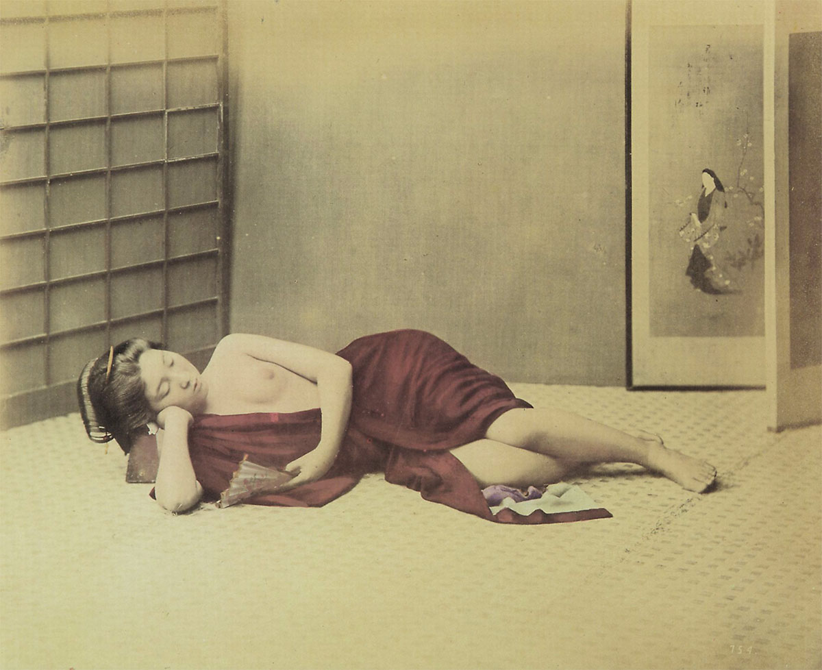 Sleeping woman on the bast mat, circa 1875<p>© Baron Raimund von Stillfried</p>