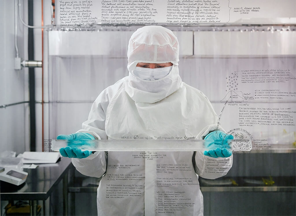 Dr. Avila holding cut Antartic Ice Core, collaboration with marine biologist Pamela Santibanez Avila<p>© Ian van Coller</p>