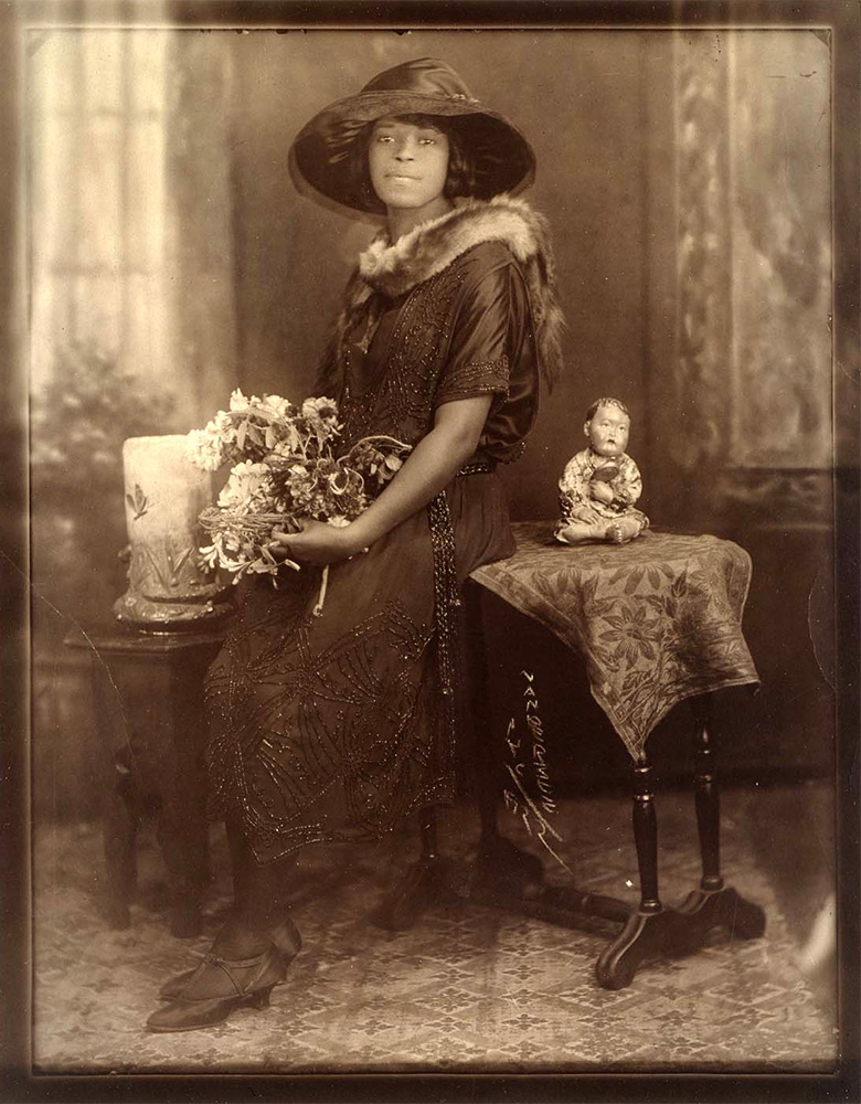 ”Evening Attire,” by James Van Der Zee, 1922<p>© James Van Der Zee</p>