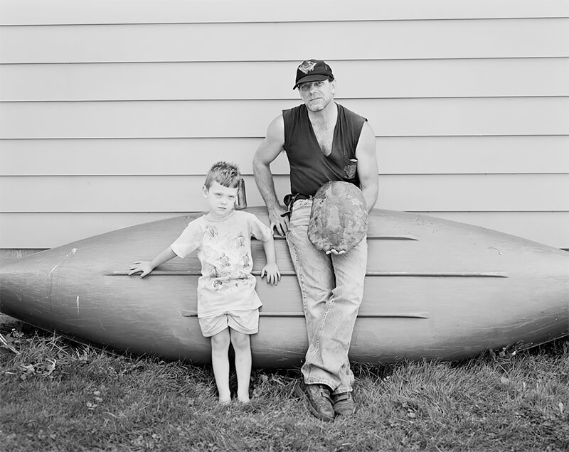 Mike Musgrave with neighbor boy, Lucas Beres, Easton, OH, 2003<p>© Joe Vitone</p>