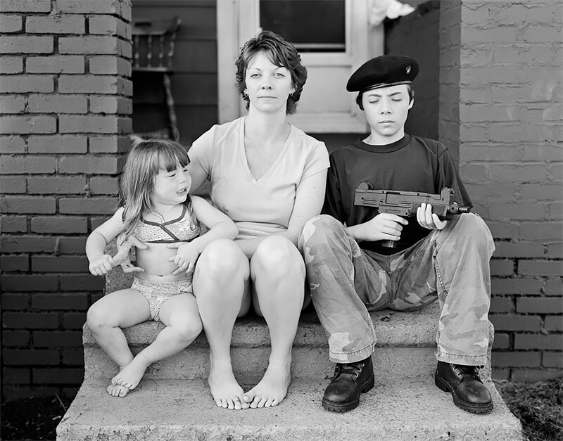 Arathea Booth with children Elizabeth Dunn and Gabriel Booth, Barberton, OH, 2004<p>© Joe Vitone</p>