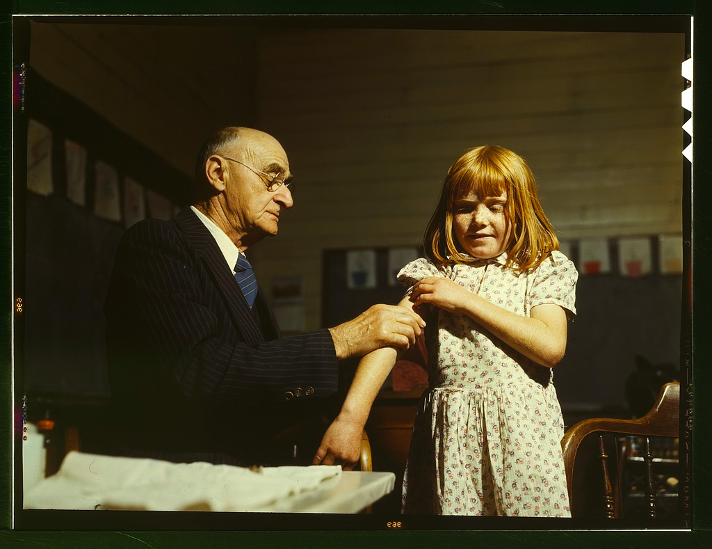 Dr. Schreiber of San Augustine giving a typhoid innoculation at a rural school, San Augustine County, Texas, April 1943 - Library of Congress<p>© John Vachon</p>