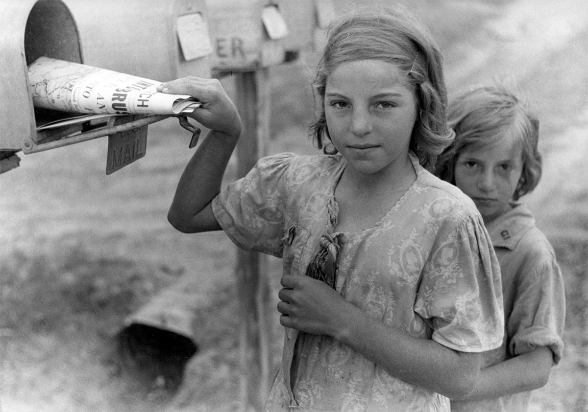Ozark children getting mail from RFD box, Missouri, May 1940 - Library of Congress<p>© John Vachon</p>