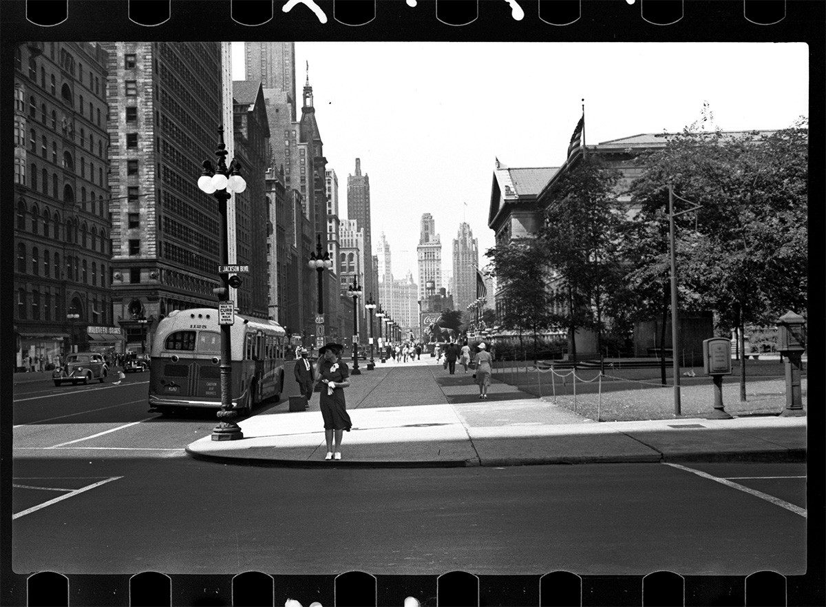 Michigan Avenue, Chicago, Illinois, July 1940 - Library of Congress<p>© John Vachon</p>