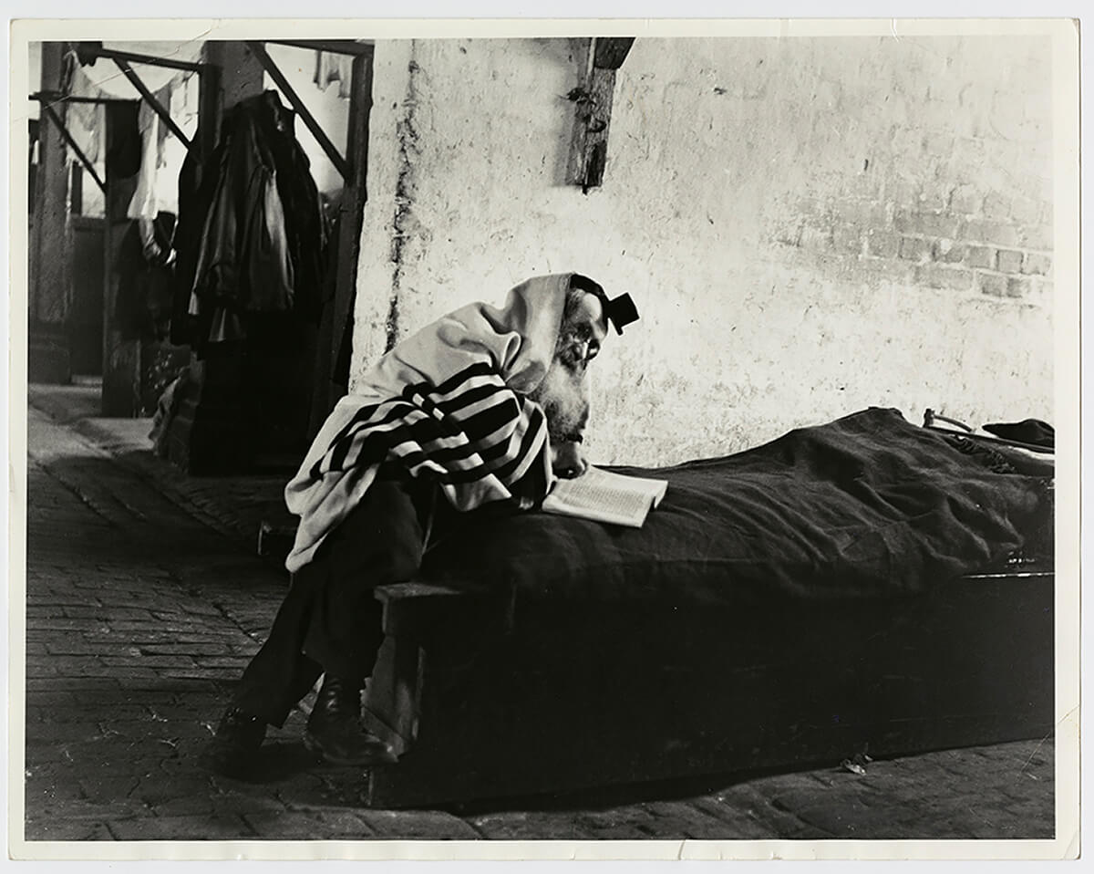 Polish Jews residing in Germany were repatriated by the Nazis. They were temporarily housed in military barracks in Zbaszyn, 1938<p>Courtesy The Magnes Collection of Jewish Art and Life, UC Berkeley / © Roman Vishniac</p>