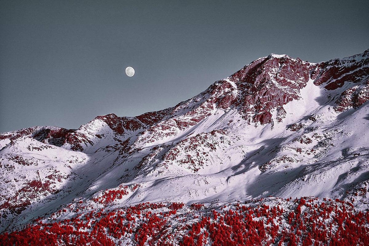 Moon and piz Rosatsch Grisons CH 2016<p>© Zak van Biljon</p>