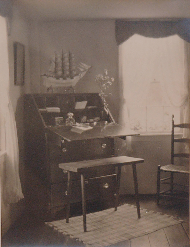 Untitled (Interior with writing desk), 1921<p>© Margaret Watkins</p>