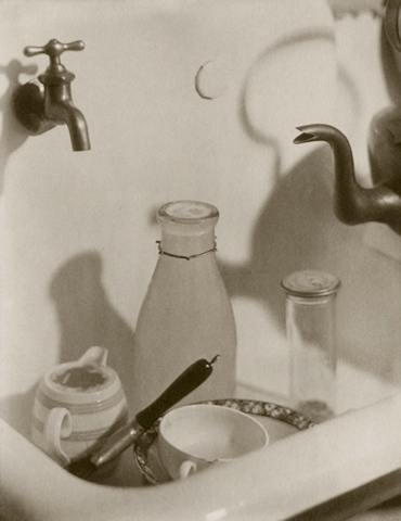 The Kitchen Sink, 1919<p>© Margaret Watkins</p>