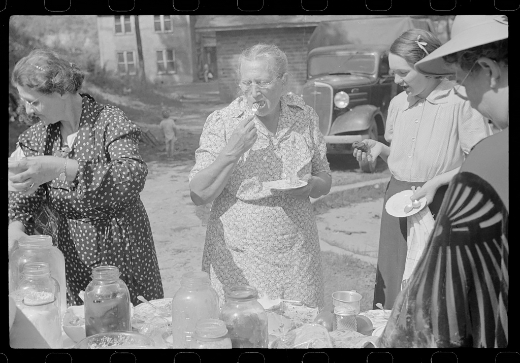 Women at Sunday school picnic, Jere, West Virginia, 1938<p>© Marion Post Wolcott</p>