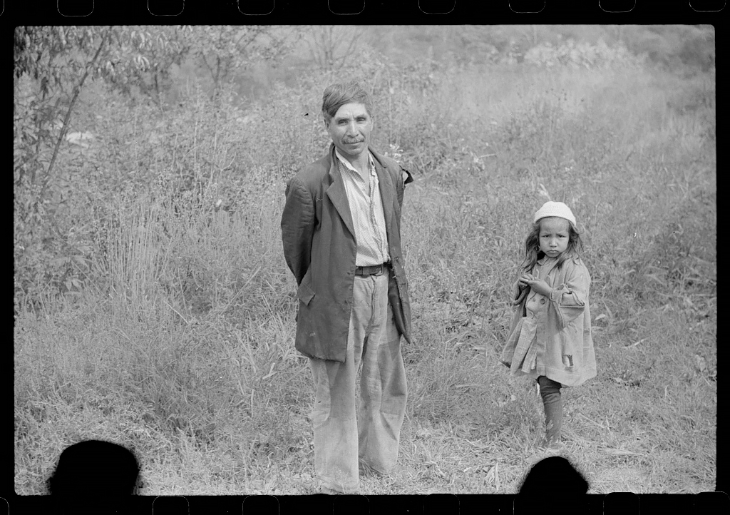 Mexican miner and child, Bertha Hill, West Virginia. 1938<p>© Marion Post Wolcott</p>