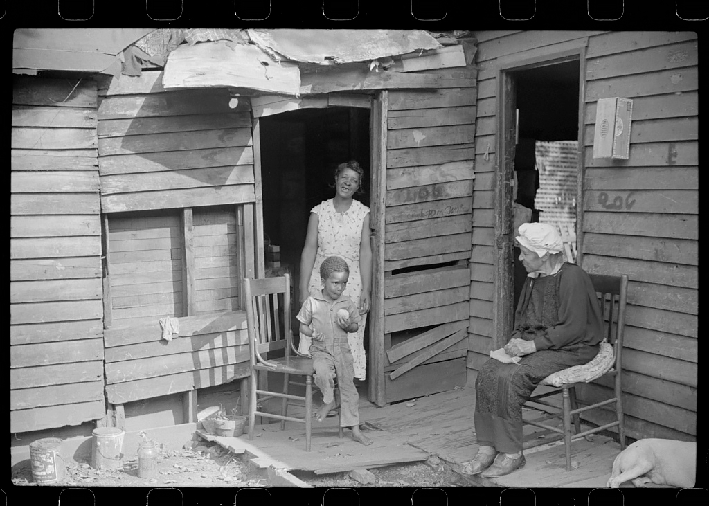 Negro homes, Charleston, West Virginia, 1938<p>© Marion Post Wolcott</p>