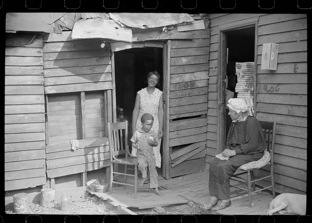 Negro homes, Charleston, West Virginia, 1938<p>© Marion Post Wolcott</p>