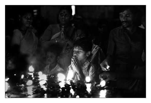 Enfants priants à Madurai, Inde 1986<p>© Sabine Weiss</p>