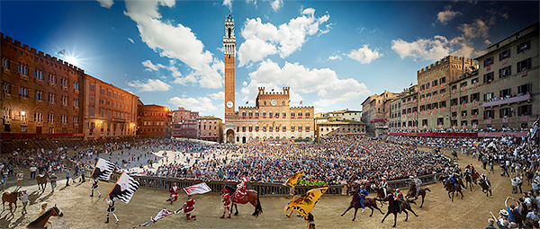 Day to Night, Palio di Siena 2016<p>© Stephen Wilkes</p>