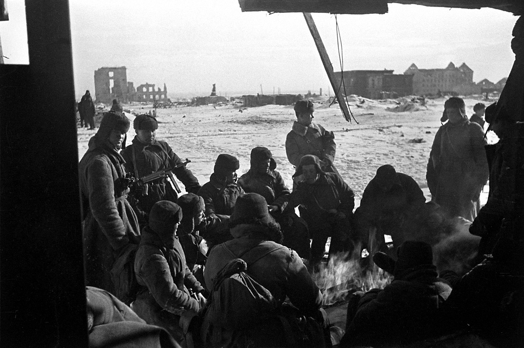 Troops during a lull in the Battle of Stalingrad, 7 January 1943 - Common RIA Novosti archive<p>© Georgi Zelma</p>
