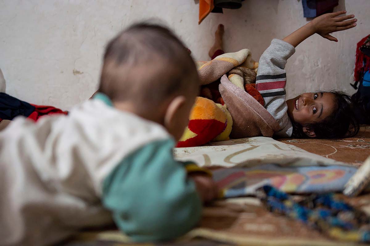 Mahsa is playing with Kasra. Mahsa feels responsible for her brother and helps her mother. Amir Ayyub, Iran, January 2021.<p>© Sajedeh Zarei</p>