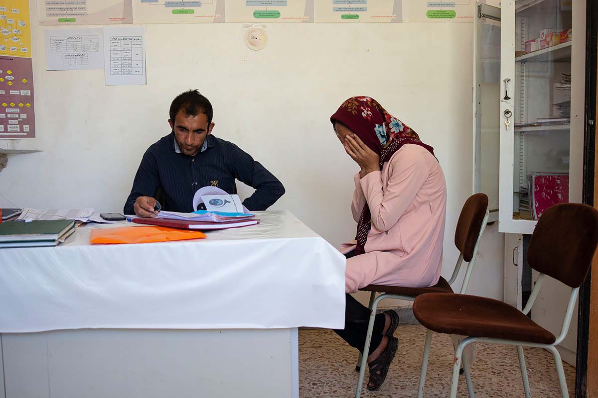 Asma is 7 months pregnant. Nurse assistant considers the fetal heart rate to be high and abnormal, and this worries her. Amir Ayyub, Iran, May 2020.<p>© Sajedeh Zarei</p>